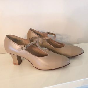 La Mendola Tan Beige T-Strap Dance Shoes 8 1/2 M